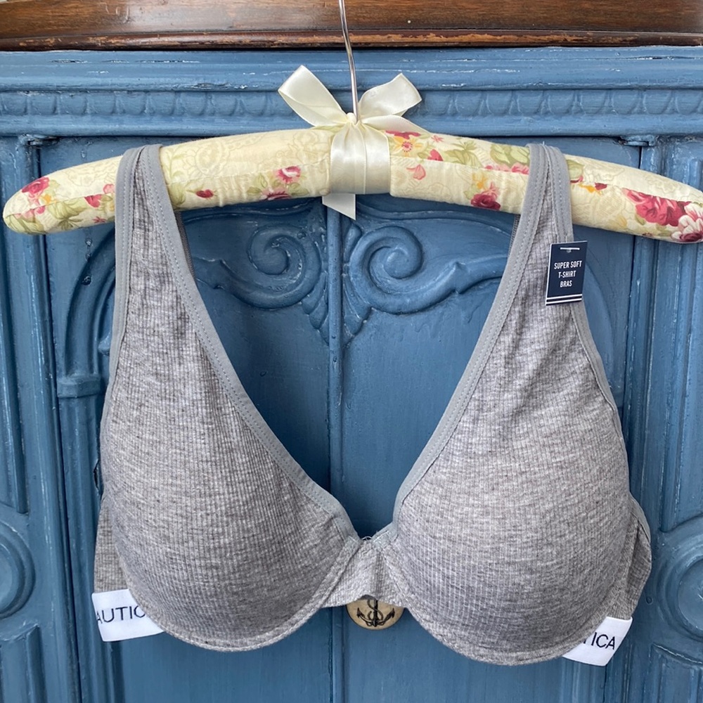 NWT, Nautica t-shirt bra